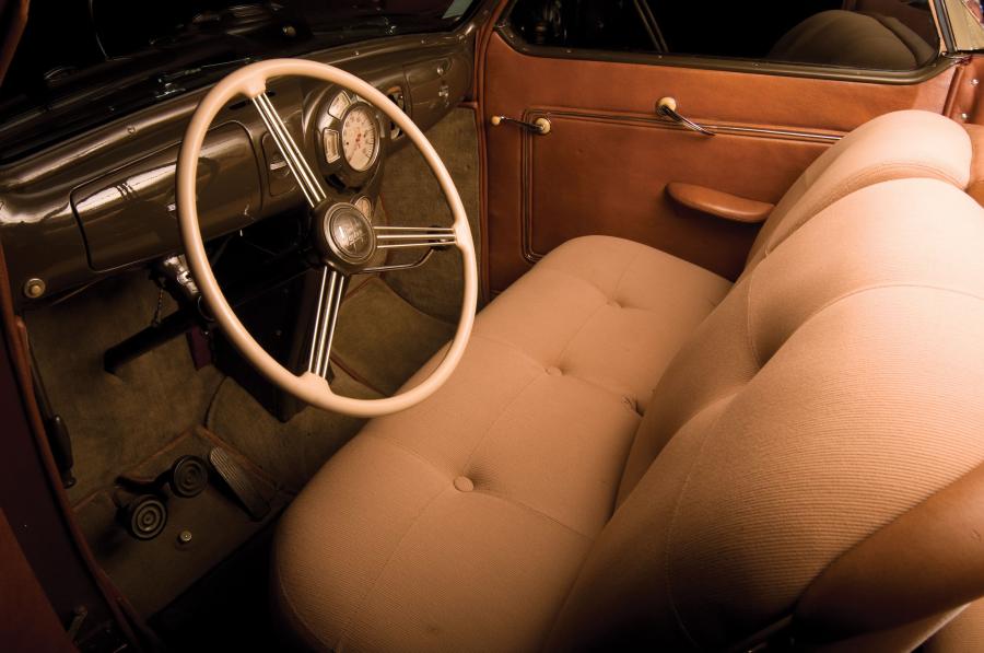 Интерьер Lincoln Zephyr Convertible Coupe (86H-760(B)) 1938 года  (фото 11 из 36)